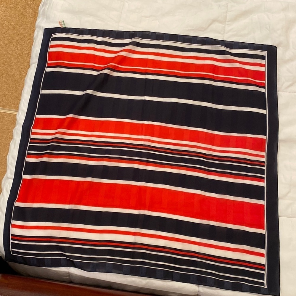 Women’s square scarf